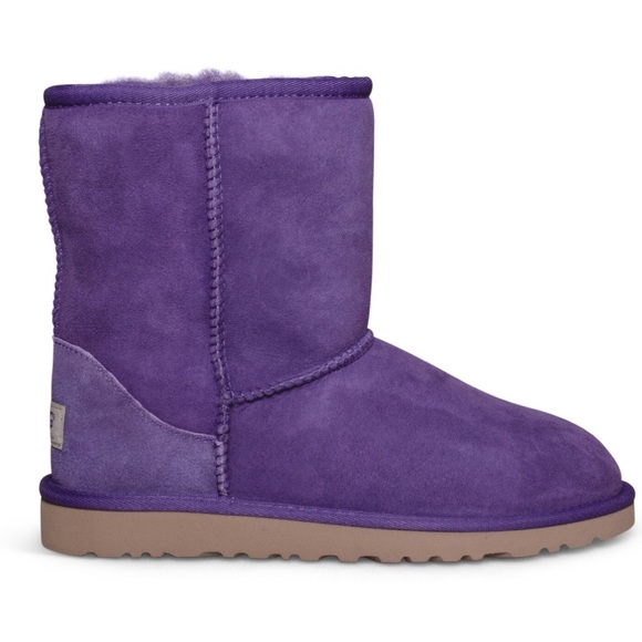 UGG EUC Classic Boots in Berry Sz 6 - Picture 1 of 12